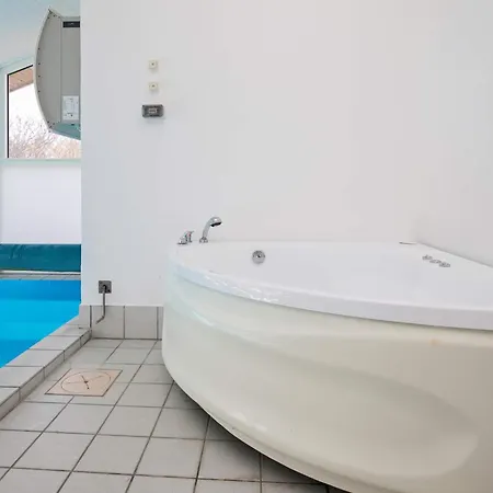 Luxury Retreat With Pool * Torup Strand